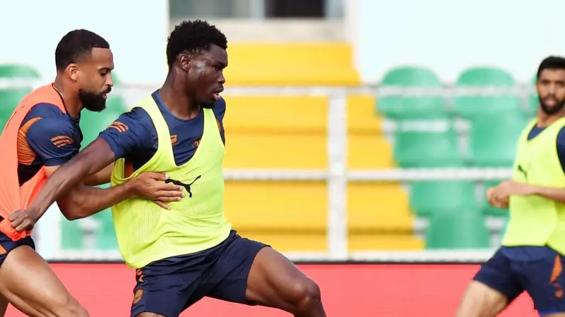 من هو حكم مباراة نادي نهضة بركان اليوم؟ صافرة موريتانية تقود نهائي الكونفدرالية