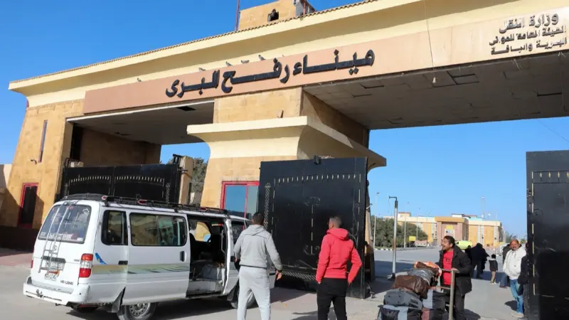 معبر رفح يُفتح بشروط إسرائيلية.. تقرير يكشف الموعد والتفاصيل