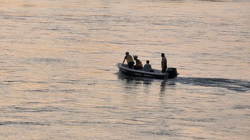 فيديو - البحث عن مفقودين.. مصرع طفلين وإنقاذ 15 شخصا في غرق عبارة بسوريا