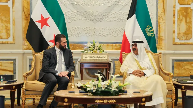 أمير الكويت يجري مباحثات رسمية مع أحمد الشرع