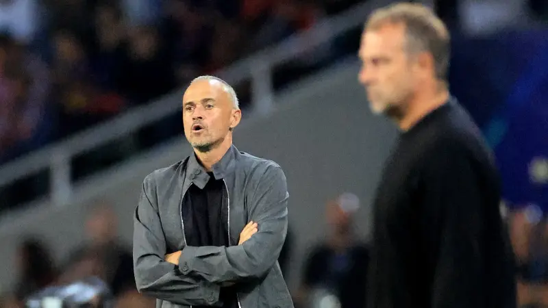 "الأفضل في العالم".. إنريكي يمدح هذا الثنائي من برشلونة وباريس