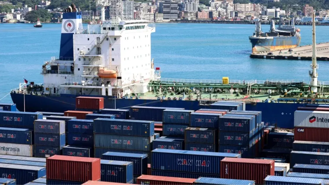السعودية تستأنف تحميل النفط من ينبع بعد إعادة تشغيل خط شرق-غرب (رويترز) السعودية تستأنف تحميل النفط من ينبع بعد إعادة تشغيل خط شرق-غرب (رويترز)
