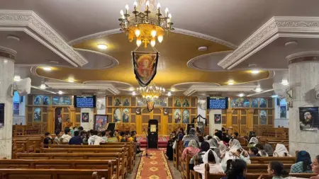 related_news_inside_blogsأجواء روحانية خاصة في الكنائس خلال صلوات البصخة المقدسة