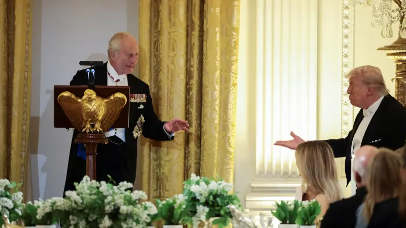 فيديو - ماكرون يعلق على سخرية الملك تشارلز من ترامب