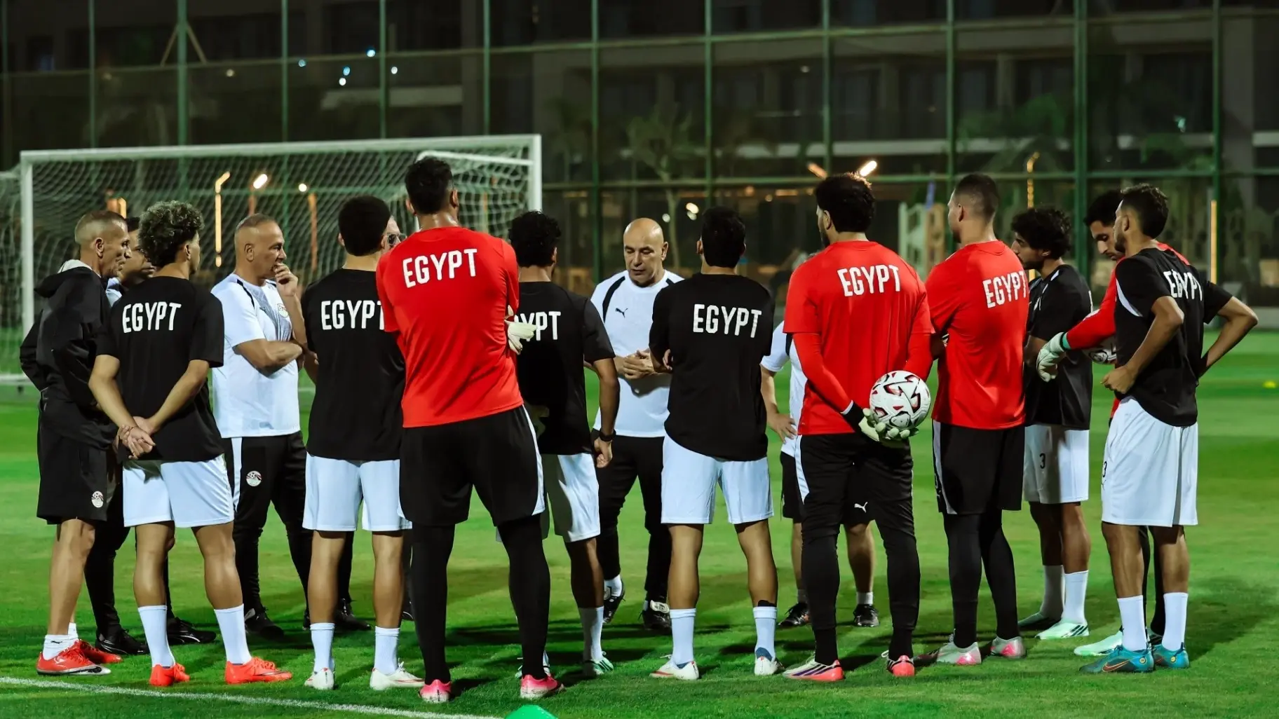 ضربة البداية لمنتخب مصر في التصفيات أمام أنغولا (إكس) ضربة البداية لمنتخب مصر في التصفيات أمام أنغولا (إكس)