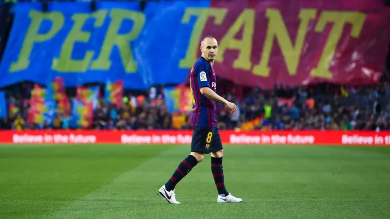 أسطورة برشلونة.. إنييستا يعلن اعتزاله بعمر 40 عاما