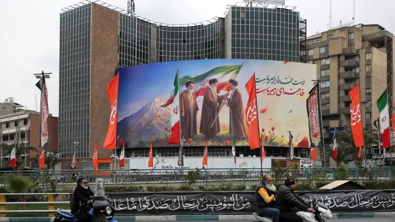 لماذا عارض خامنئي في وصيته تعيين نجله مرشدا لإيران؟