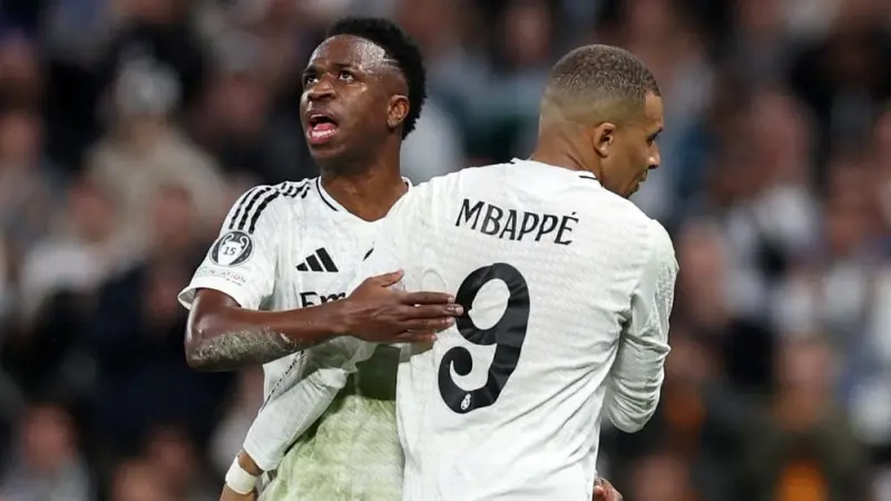 هل أدى تزاحم مبابي وفينيسيوس إلى تعطيل فاعلية ريال مدريد الهجومية؟