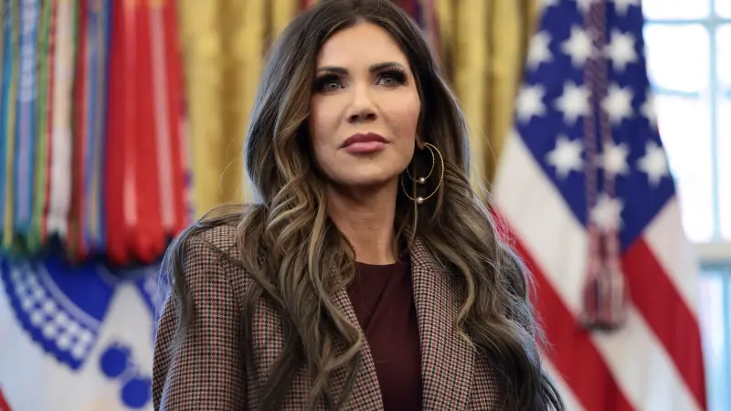 من هي كريستي نويم أول وزيرة يقيلها ترامب من منصبها؟