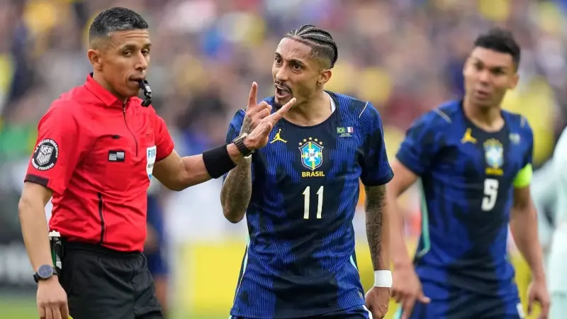 ما هي إصابة رافينيا لاعب برشلونة ومدة غيابه؟ ضربة موجعة لفليك