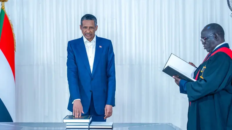 فيديو - حميدتي يؤدي اليمين رئيسا لحكومة موازية في السودان