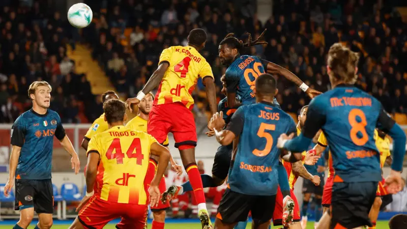 الدوري الإيطالي - نابولي ينفرد بالصدارة مؤقتا بفوز باهت على ليتشي