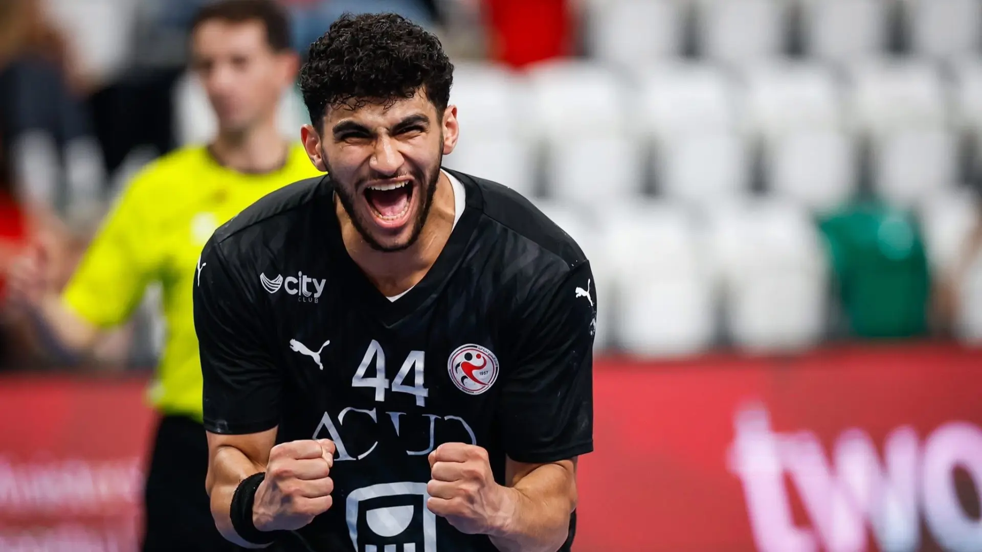 إصابة معاذ عزب لاعب النادي الأهلي في بطولة إفريقيا (إكس) إصابة معاذ عزب لاعب النادي الأهلي في بطولة إفريقيا (إكس)