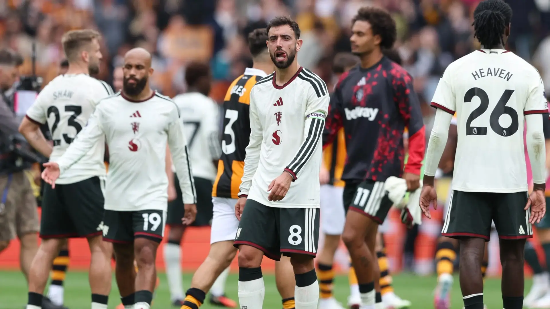 سقوط تاريخي لمانشستر يونايتد في جولة افتتاح الدوري الإنجليزي (رويترز) سقوط تاريخي لمانشستر يونايتد في جولة افتتاح الدوري الإنجليزي (رويترز)