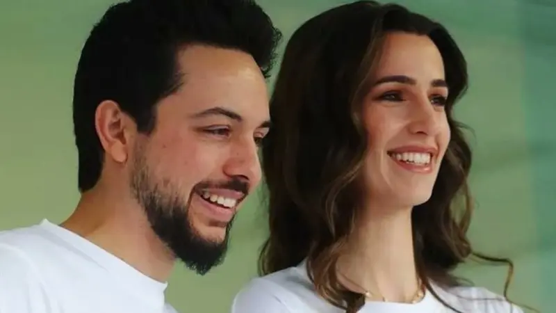 فيديو - الأميرة رجوة تخطف الأنظار في مدرجات أولى مباريات الأردن بالمونديال