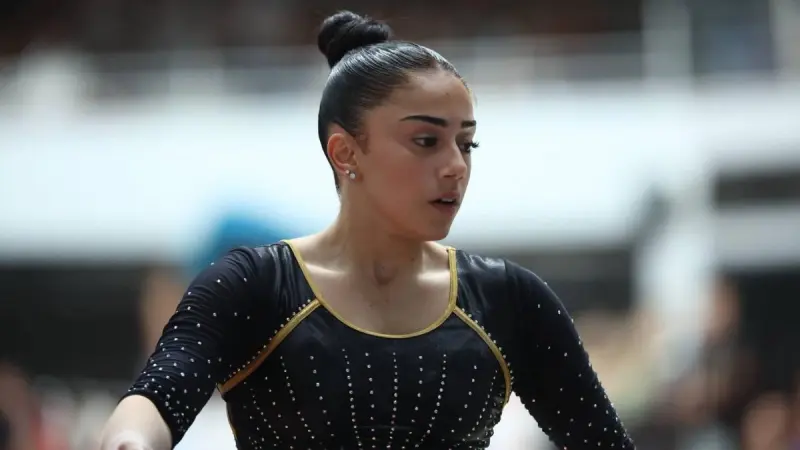 من هي جنى العروي؟ لاعبة الجمباز الفرنسية التي اختارت الجزائر