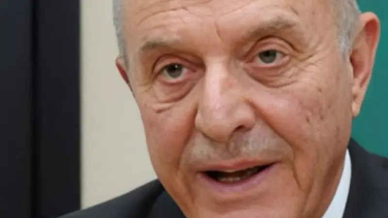 الأردن.. هذه تطورات الحالة الصحية لأحمد عبيدات رئيس الوزراء السابق