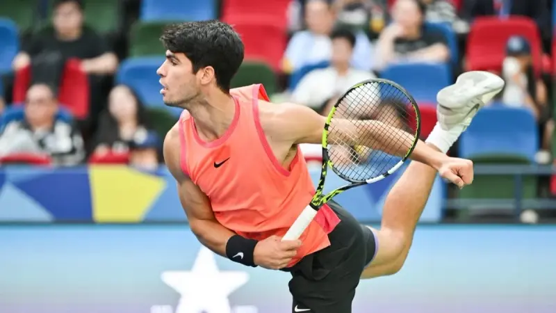 دورة شنغهاي: صدام قوي بين سينر ومدفيديف وتقدم مثير لألكاراس وديوكوفيتش