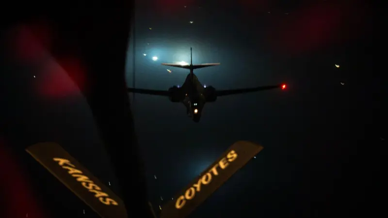 لقطات جوية لقاذفة B-1B الأميركية في مهام قتالية بالشرق الأوسط