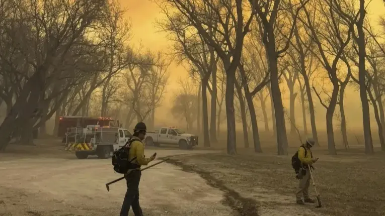 خارج السيطرة.. حرائق تكساس تستعر وتدمر آلاف المنازل وتقتل الماشية