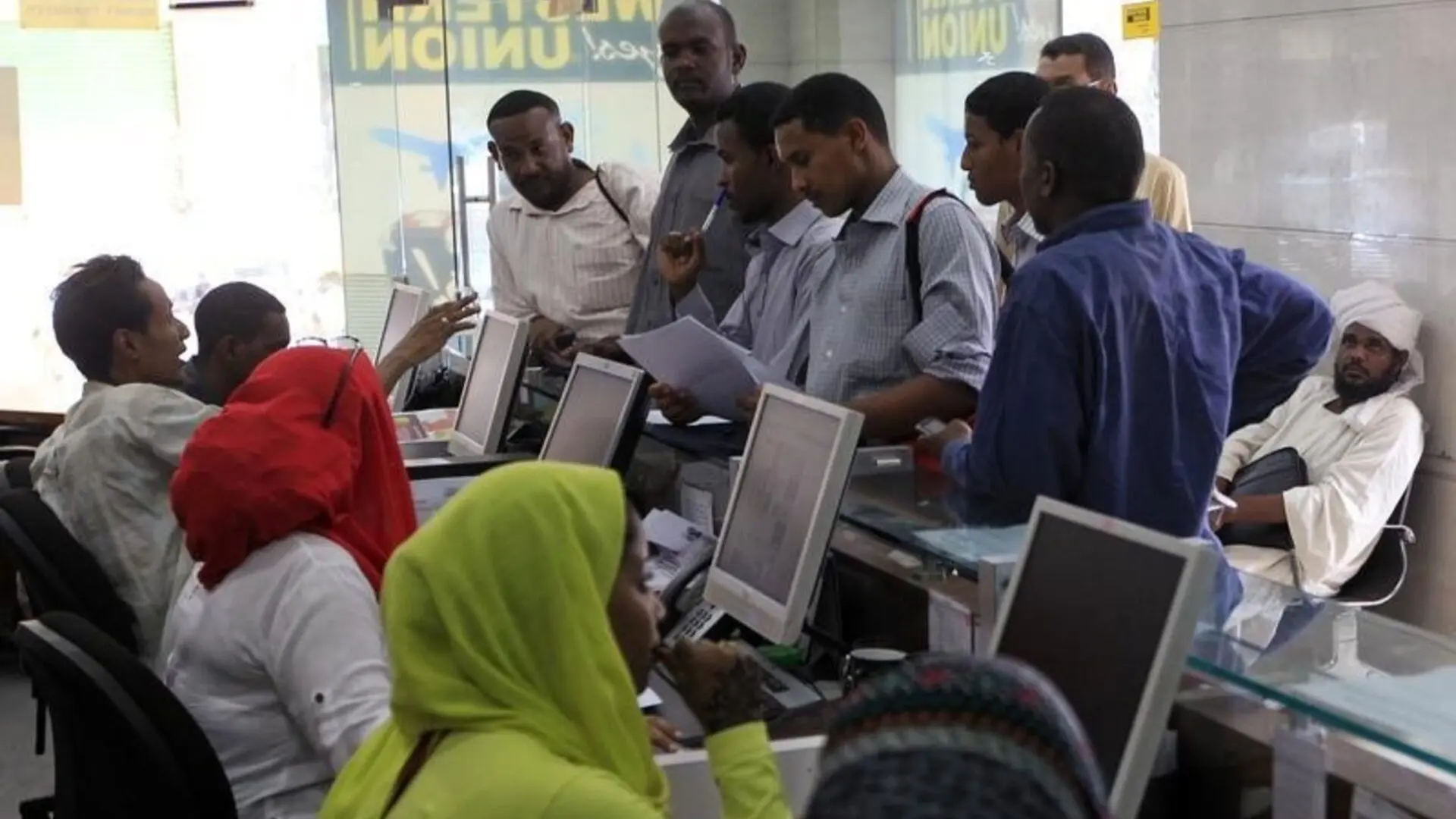 سعر الريال السعودي مقابل الجنيه السوداني نحو 1,653.3 جنيهًا (رويترز) سعر الريال السعودي مقابل الجنيه السوداني نحو 1,653.3 جنيهًا (رويترز)