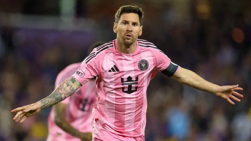 بعد 22 عاما من التسجيل.. ماذا يحتاج ليونيل ميسي لبلوغ الهدف 900 في مسيرته؟