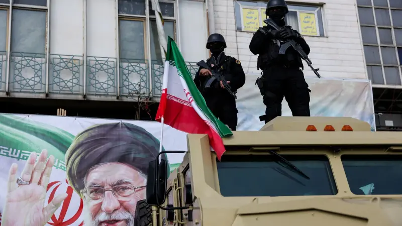 "أعداء".. قائد الشرطة الايرانية يهدّد المتظاهرين بالقتل