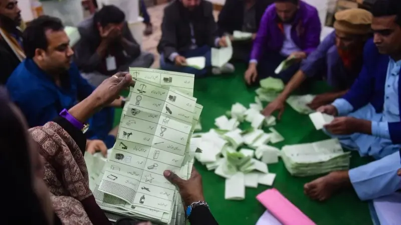 النتائج المبكرة للانتخابات الباكستانية تظهر تقدم حزب نواز شريف