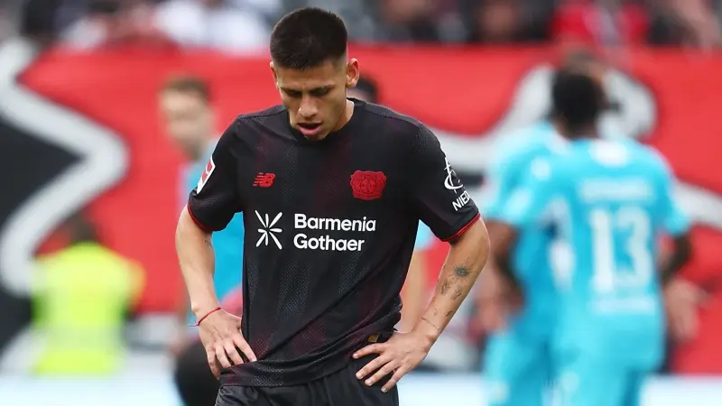 نتائج الدوري الألماني - صدمة ليفركوزن الأولى مع تين هاغ.. وعمورة يتألق