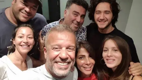 "ممثلة خطر".. صورة منى زكي وشريف منير تُشعل مواقع التواصل