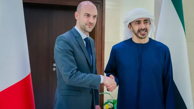 عبدالله بن زايد يستقبل وزير الخارجية الفرنسي ويبحثان التطورات الإقليمية