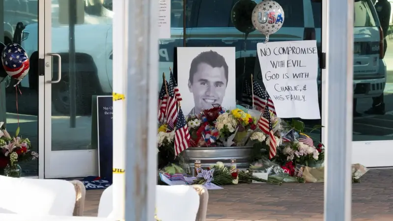 من هو تشارلي كيرك؟ وصفه ترامب بـ"شهيد الحقيقة والحرية"