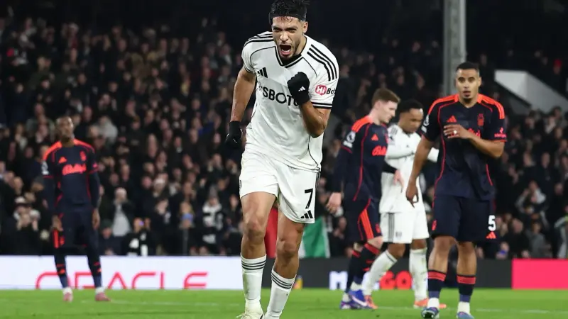 الدوري الإنجليزي - فولهام يرتقي في جدول الترتيب بفوز صعب على نوتنغهام فورست