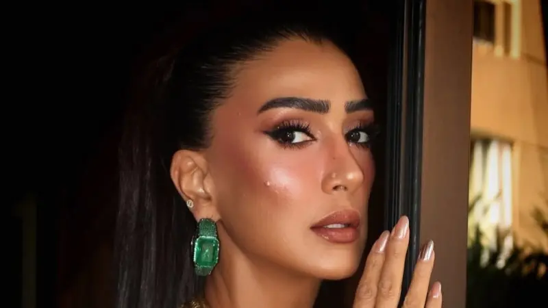 غادة عبد الرازق تفاجئ منى زكي برسالة قوية.. ما القصة؟