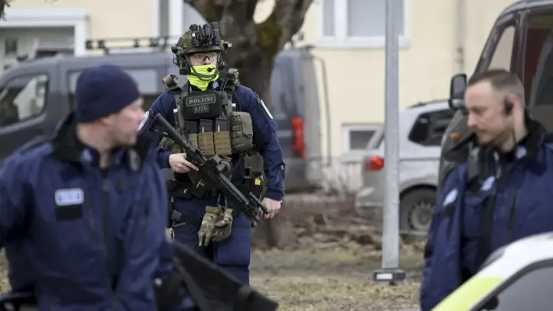 صور - مقتل طفل في إطلاق نار على مدرسة بفنلندا