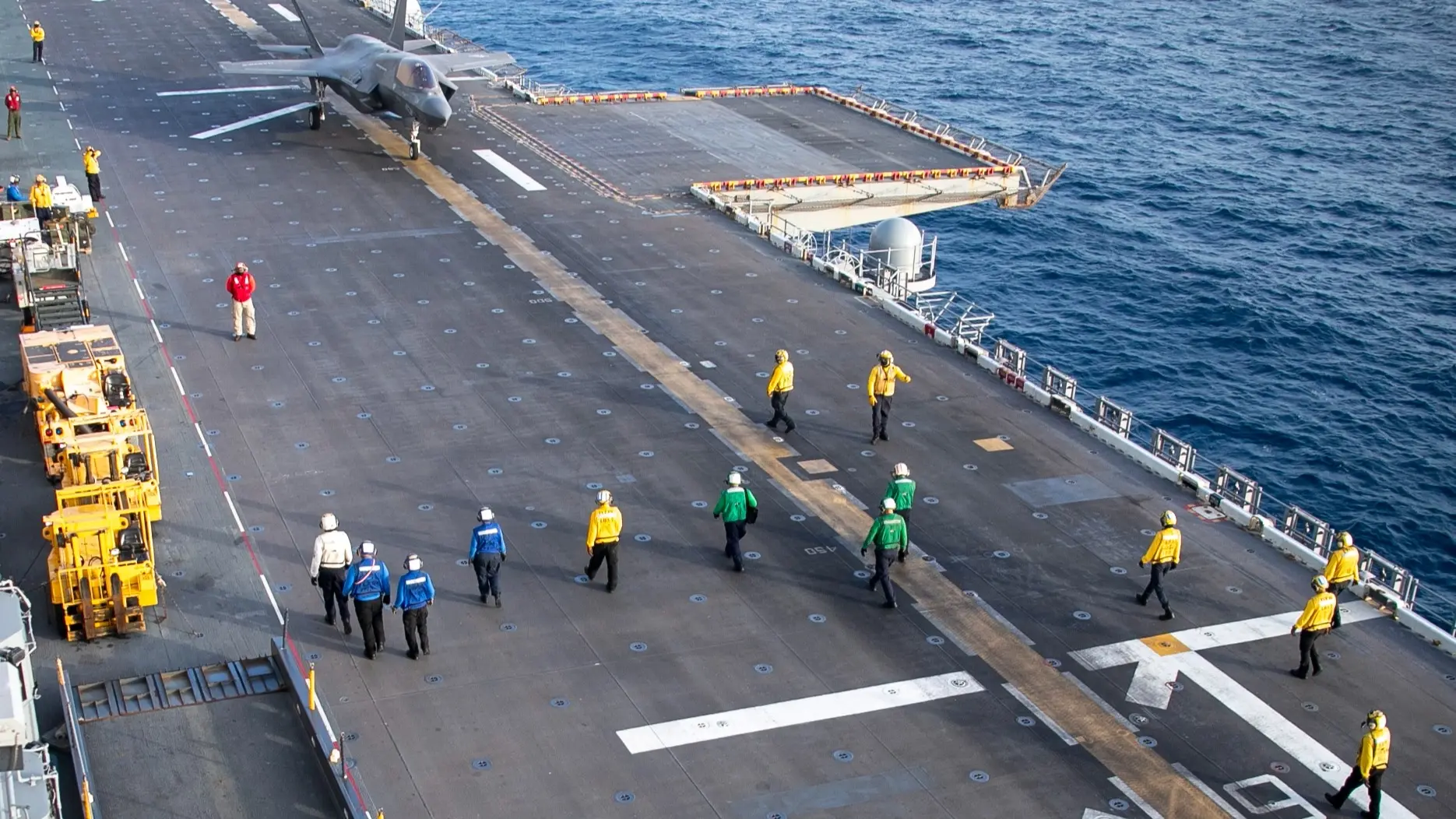 عاجل | تقرير يحذر.. حصار هرمز يشعل مواجهة مفتوحة بين واشنطن وطهران 