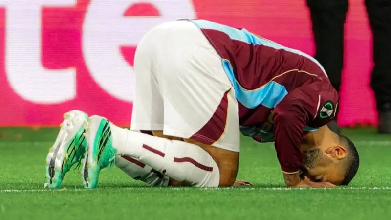 محمد صلاح.. تألق وهدف أوروبي جديد وسط أسئلة بعد مشاركته على عشب صناعي