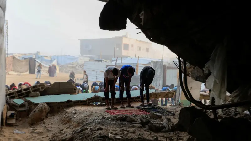 فيديو - بين الأنقاض ودون لحوم.. الغزيون يكافحون للاحتفال بعيد الأضحى