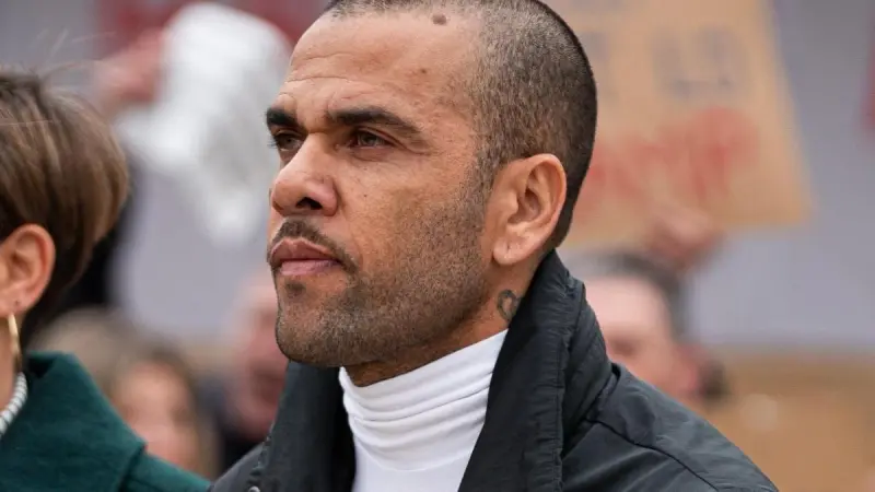 "أريد برغر".. هذا ما فعله داني ألفيش فور خروجه من السجن