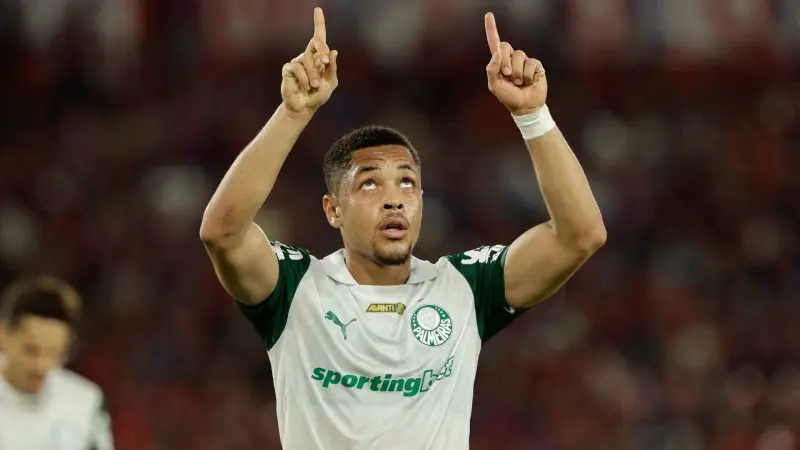 أندية إنجليزية كبرى تتنافس على ضم فيتور روكي.. فرصة ذهبية لبرشلونة