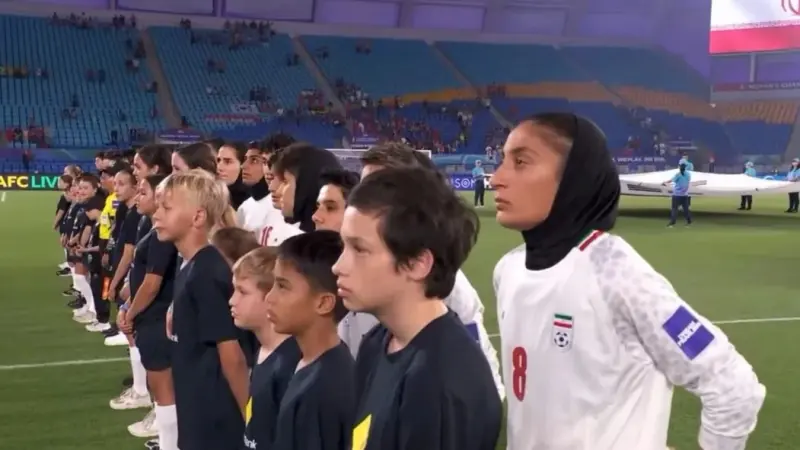 لماذا رفض منتخب إيران للسيدات أداء النشيد الوطني؟
