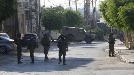 related_news_inside_blogsفيديو - إصابات واختناقات.. اقتحام إسرائيلي لجامعة بيرزيت بالضفة