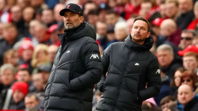 قبل أيام من وصوله إلى "ريد بول".. إقالة مساعد يورغن كلوب السابق في ليفربول