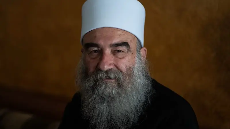 في لقاء مع "يديعوت أحرونوت".. حكمت الهجري يثير الجدل بشأن انتماء الدروز لإسرائيل