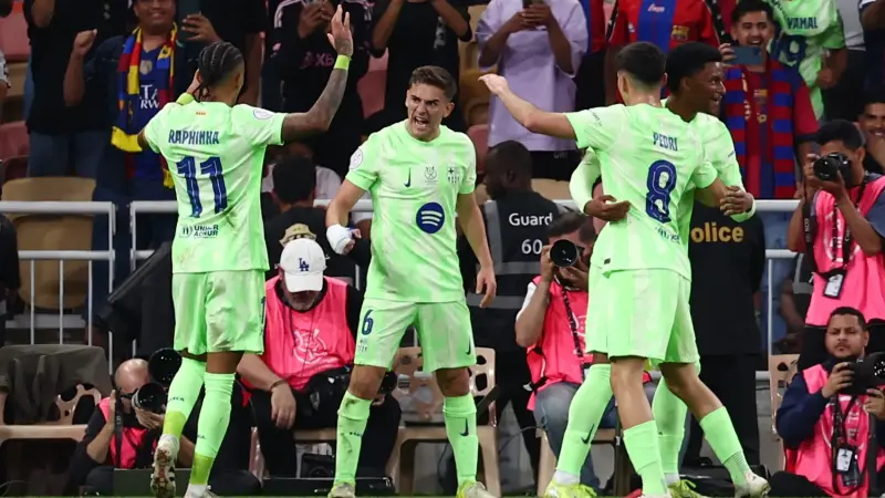 قبل نهائي السوبر الإسباني.. نجم برشلونة يهدّد شتيغن