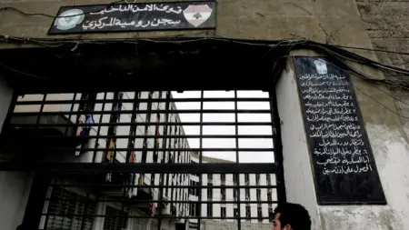 related_news_inside_blogsلبنان يسلّم دمشق 130 سجينا سوريا