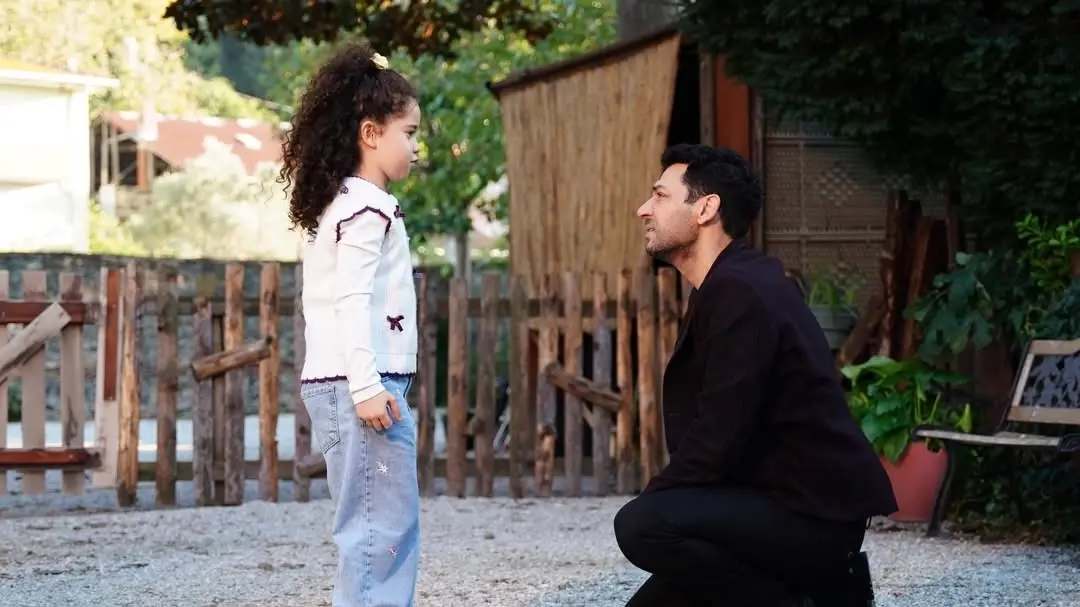 مسلسل ورود وذنوب كشف سرّا كاد يغيّر حياة سرحات إلى الأبد (إنستغرام) مسلسل ورود وذنوب كشف سرّا كاد يغيّر حياة سرحات إلى الأبد (إنستغرام)