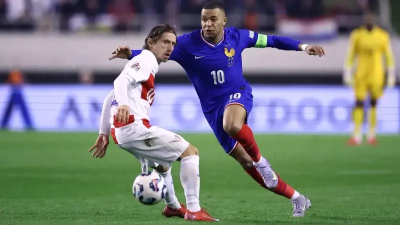 ديشان يدافع عن مبابي رغم خسارة فرنسا أمام كرواتيا