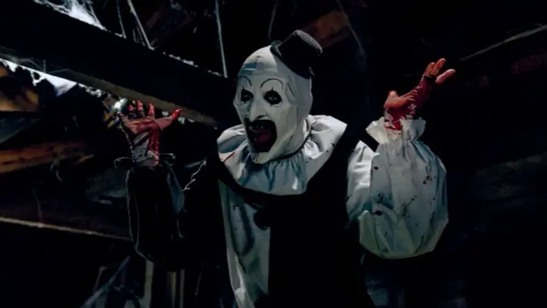 فيديو - رعب في السينما.. فيلم يصدم الجمهور ويسبب تقيؤا جماعيا