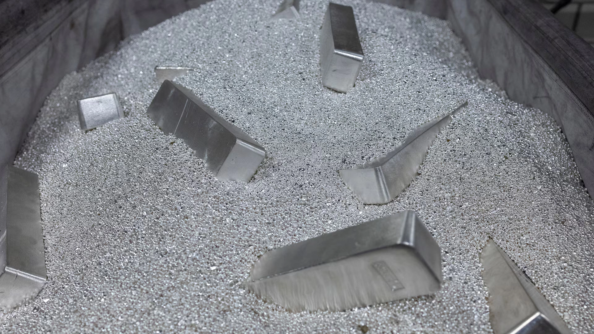 بعد قفزة الجمعة الحادة.. الفضة تختتم الأسبوع بأداء لافت 